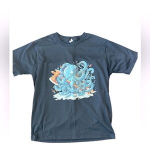 Octopus holding axe graphic print T-Shirt Men’s size large
